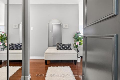 Photo 4 at 610 - 3590 Kaneff Crescent, Mississauga Valleys, Mississauga