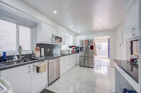 Photo 14 at 51 Whitley Castle Crescent, Agincourt North, Toronto