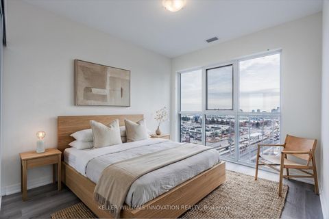 Photo 4 at 702 - 15 Watergarden Drive, Hurontario, Mississauga