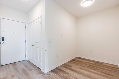 Photo 15 at 702 - 15 Watergarden Drive, Hurontario, Mississauga