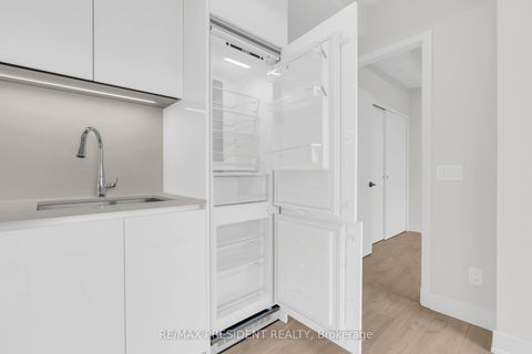 Photo 14 at 4202 - 8 Cumberland Street, Annex, Toronto