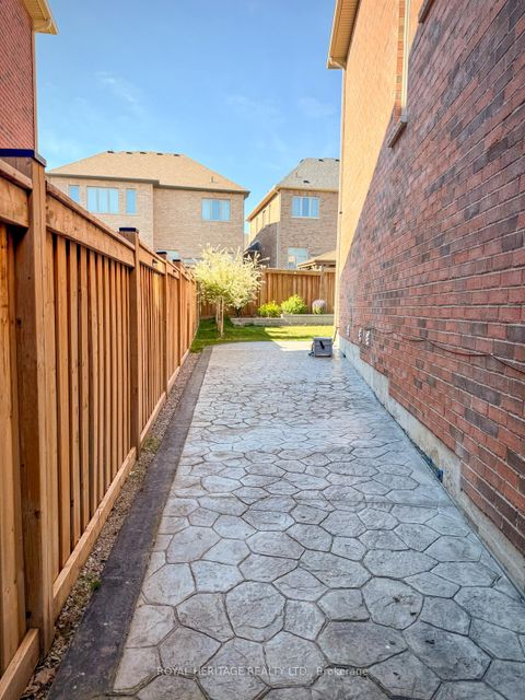 Photo 37 at 88 Brabin Circle, Rural Whitby, Whitby