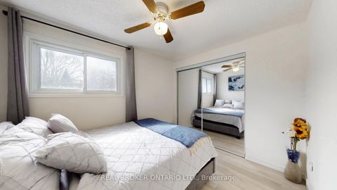 Photo 20 at 26 - 909 King Street W, Vanier, Oshawa