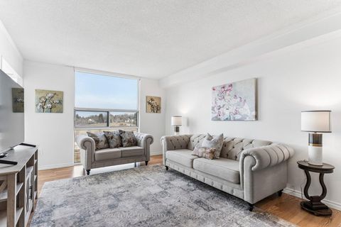 Photo 5 at 1001 - 40 Harding Boulevard W, North Richvale, Richmond Hill