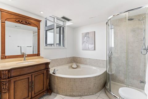 Photo 33 at 1001 - 40 Harding Boulevard W, North Richvale, Richmond Hill