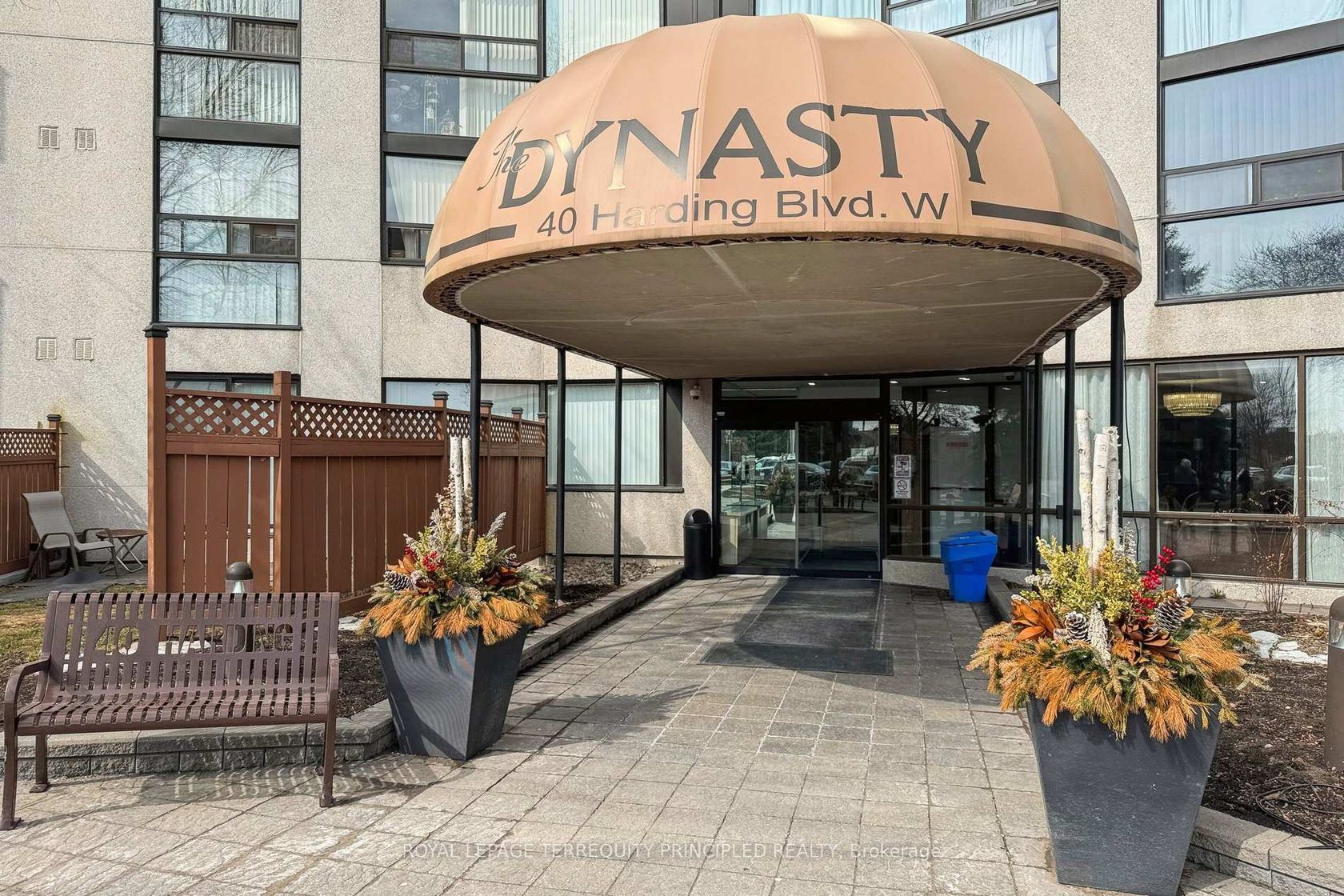 1001 - 40 Harding Boulevard W, North Richvale, Richmond Hill 