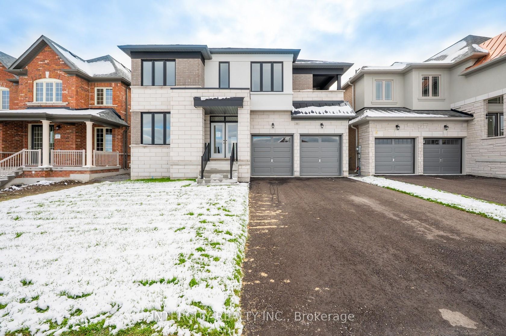 39 Father Muckle Avenue, Keswick South, Georgina photo 3