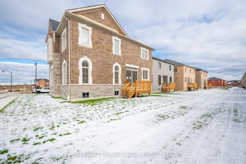 Photo 6 at 71 Lorrain Hand Avenue, Keswick South, Georgina