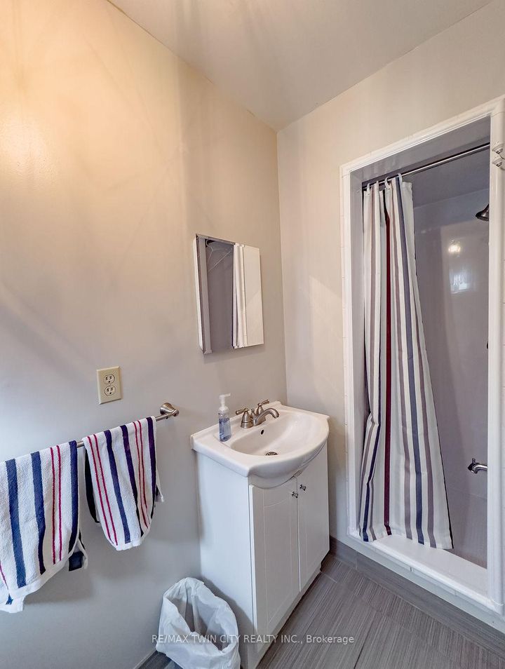 Photo 31 at 20 Manorcrest Street, Central Park, Brampton