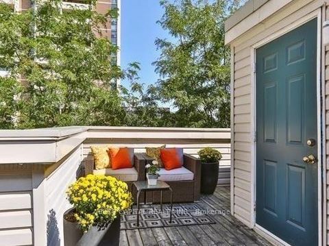 Photo 8 at 369 - 415 Jarvis Street, South St. James Town, Toronto