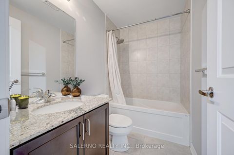 Photo 16 at 915 - 9255 Jane Street, Maple, Vaughan