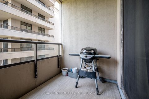 Photo 19 at 915 - 9255 Jane Street, Maple, Vaughan