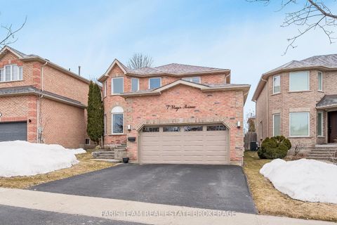 Photo 1 at 7 Meyer Avenue, East Bayfield, Barrie
