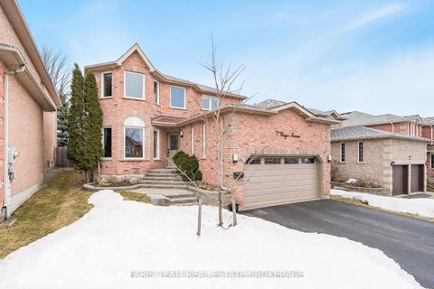 Photo 2 at 7 Meyer Avenue, East Bayfield, Barrie