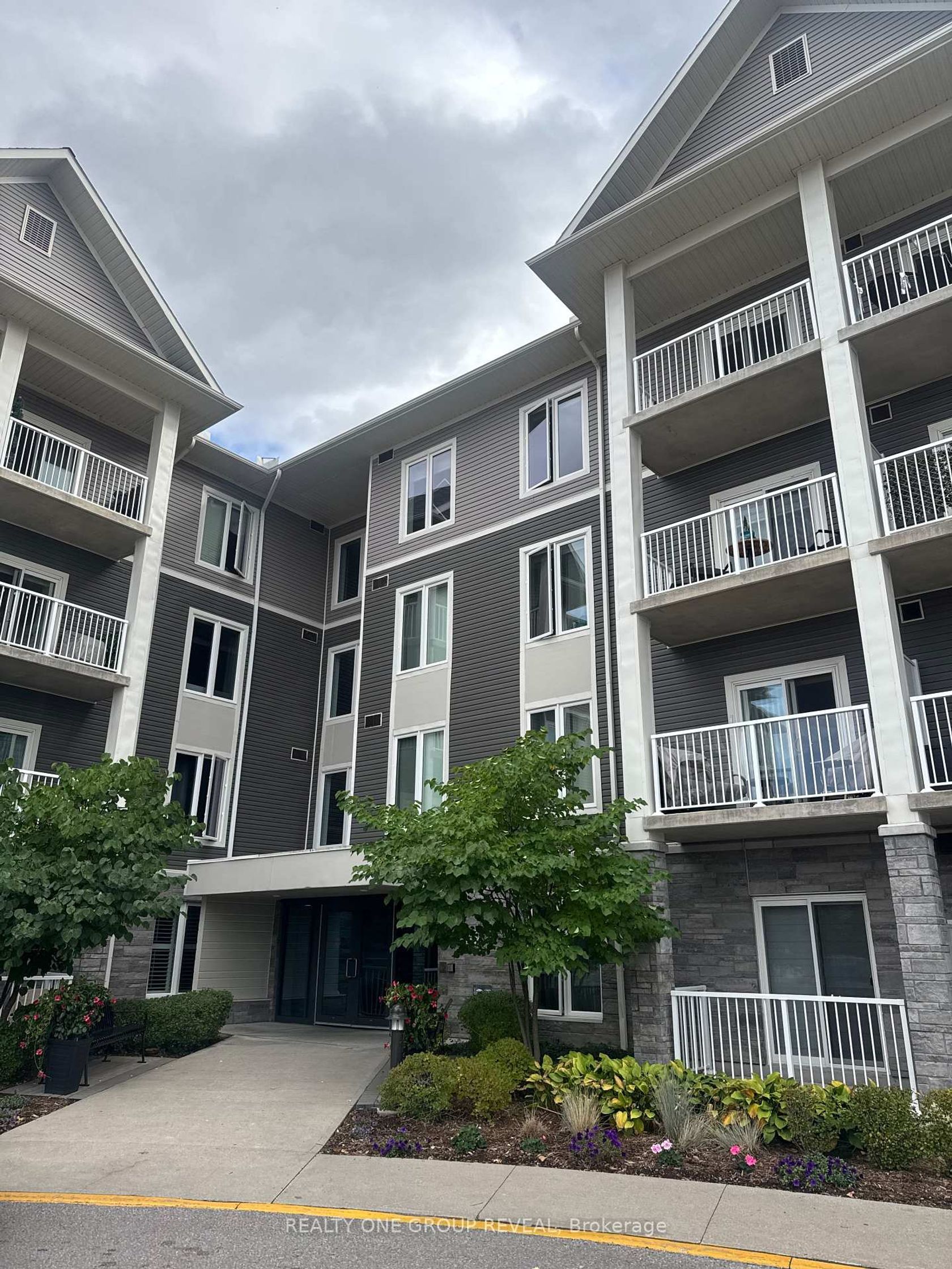 417 - 290 Liberty Street N, Bowmanville, Clarington 