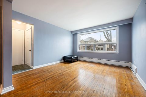 Photo 6 at 10 Lapp Street, Smythe, Toronto