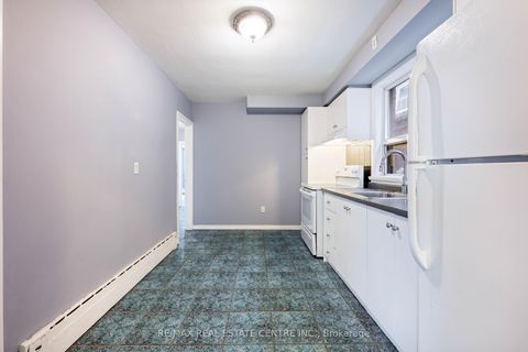 Photo 9 at 10 Lapp Street, Smythe, Toronto