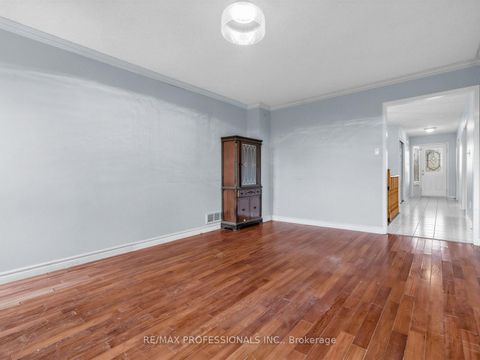 Photo 5 at 5 Coates Crescent, Oak Ridges Lake Wilcox, Richmond Hill