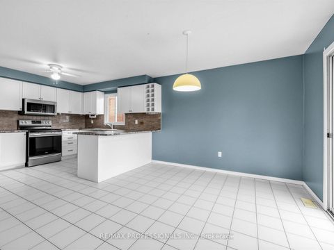 Photo 7 at 5 Coates Crescent, Oak Ridges Lake Wilcox, Richmond Hill