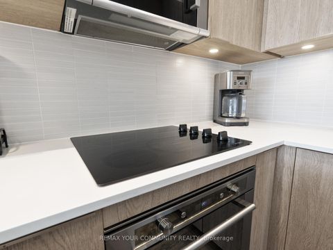 Photo 9 at 1012 - 99 Eagle Rock Way, Rural Vaughan, Vaughan