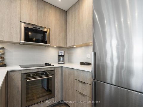 Photo 11 at 1012 - 99 Eagle Rock Way, Rural Vaughan, Vaughan