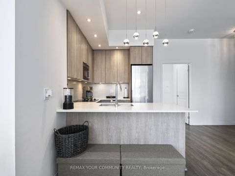 Photo 13 at 1012 - 99 Eagle Rock Way, Rural Vaughan, Vaughan