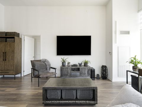 Photo 18 at 1012 - 99 Eagle Rock Way, Rural Vaughan, Vaughan