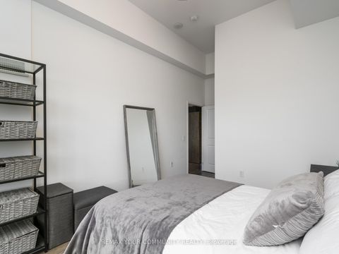 Photo 25 at 1012 - 99 Eagle Rock Way, Rural Vaughan, Vaughan