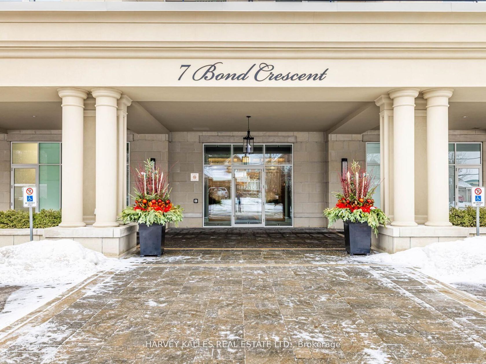 112 - 7 Bond Crescent, Oak Ridges, Richmond Hill by Loree Meneguzzi Real Estate 112 - 7 Bond Crescent, Oak Ridges, Richmond Hill