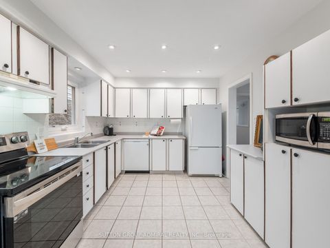 Photo 11 at 218 Mullen Drive, Brownridge, Vaughan