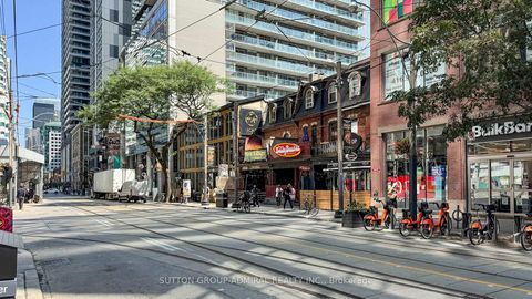 Photo 4 at 703 - 393 King Street W, Waterfront Communities C1, Toronto