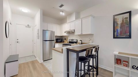 Photo 11 at 703 - 393 King Street W, Waterfront Communities C1, Toronto