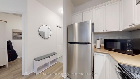 Photo 12 at 703 - 393 King Street W, Waterfront Communities C1, Toronto