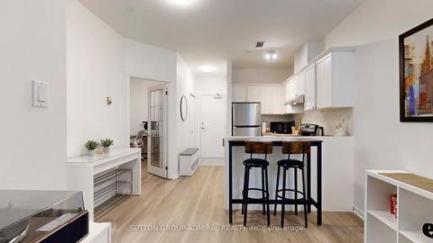 Photo 15 at 703 - 393 King Street W, Waterfront Communities C1, Toronto