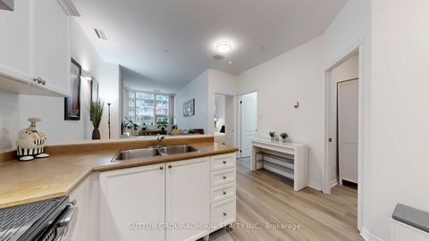 Photo 22 at 703 - 393 King Street W, Waterfront Communities C1, Toronto