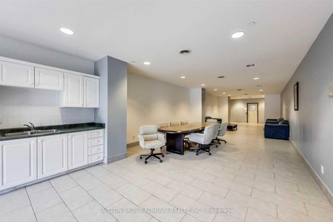 Photo 34 at 703 - 393 King Street W, Waterfront Communities C1, Toronto