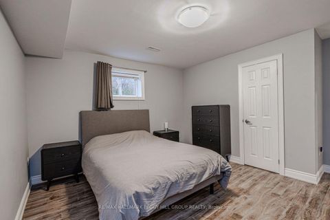 Photo 9 at 30 Hewitt Place, Georgian Drive, Barrie