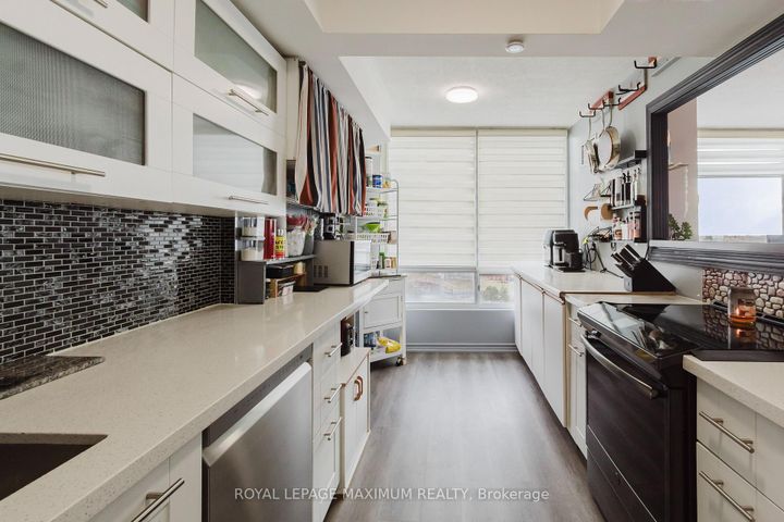 Photo 2 at 1101 - 26 Hanover Road, Queen Street Corridor, Brampton