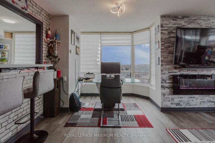 Photo 8 at 1101 - 26 Hanover Road, Queen Street Corridor, Brampton