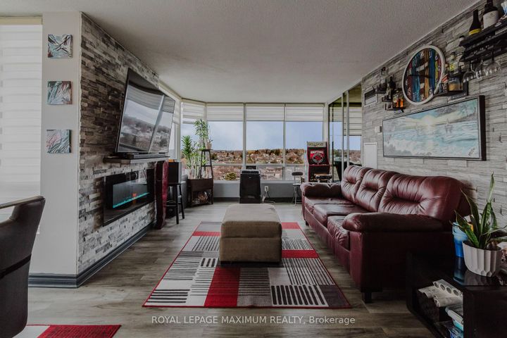 Photo 11 at 1101 - 26 Hanover Road, Queen Street Corridor, Brampton