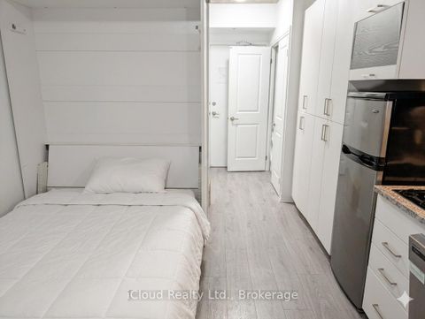 Photo 1 at 518 - 1900 Simcoe Street N, Samac, Oshawa