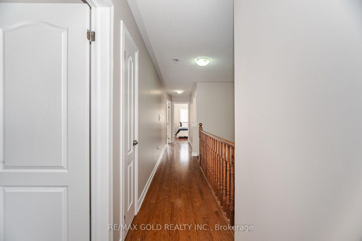 Photo 5 at 11 Seedland Crescent N, Wellington, Brampton