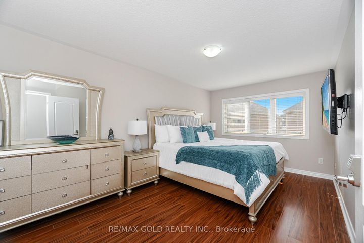 Photo 6 at 11 Seedland Crescent N, Wellington, Brampton