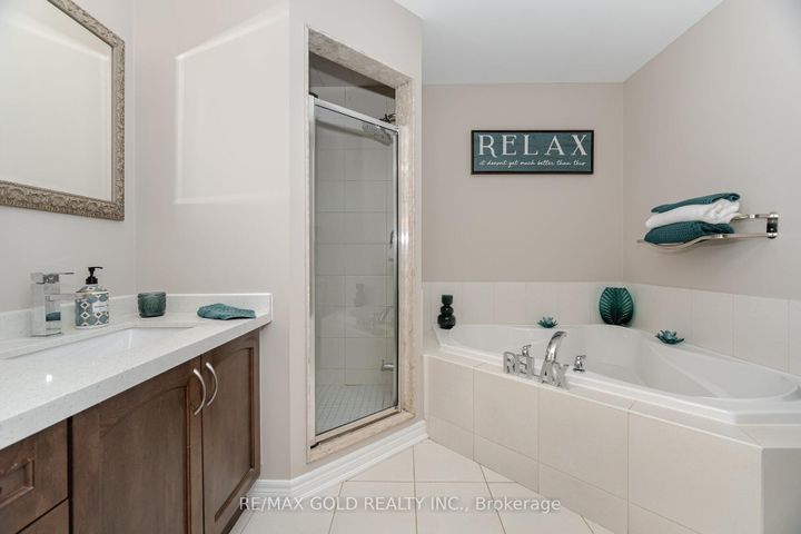 Photo 7 at 11 Seedland Crescent N, Wellington, Brampton