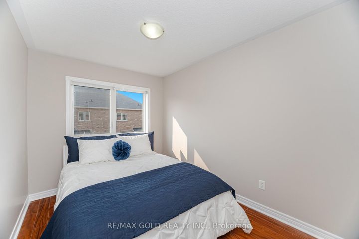 Photo 8 at 11 Seedland Crescent N, Wellington, Brampton