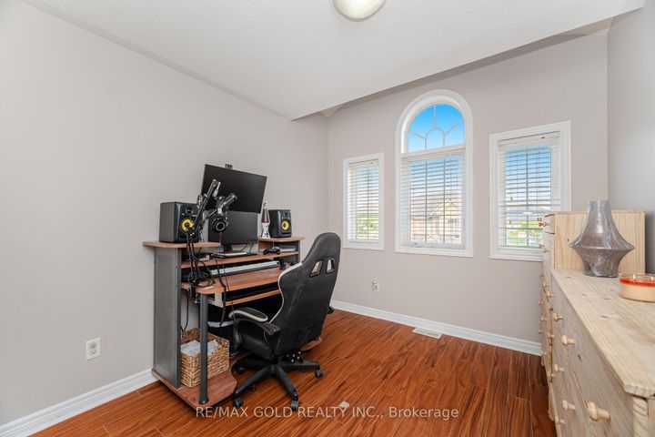 Photo 9 at 11 Seedland Crescent N, Wellington, Brampton