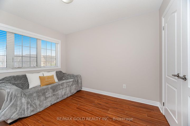 Photo 10 at 11 Seedland Crescent N, Wellington, Brampton