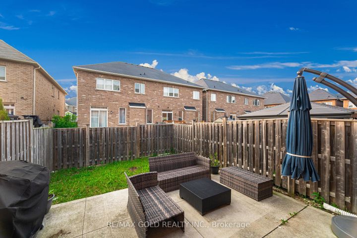 Photo 12 at 11 Seedland Crescent N, Wellington, Brampton