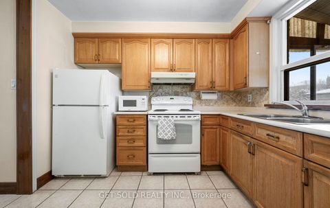 Photo 10 at 14 Burrard Road, Old Rexdale, Toronto