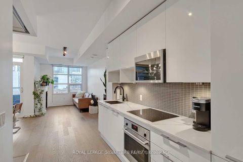 Photo 1 at 804 - 501 Adelaide Street W, Waterfront Communities C1, Toronto